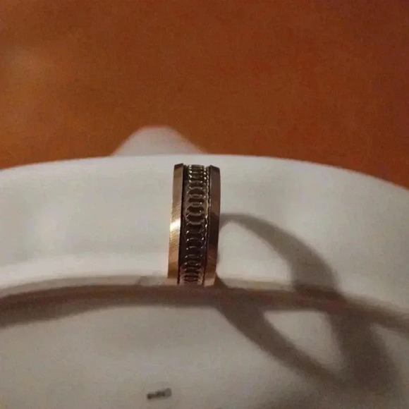 💙🌹New yellow tone wedding band - Picture 5 of 8